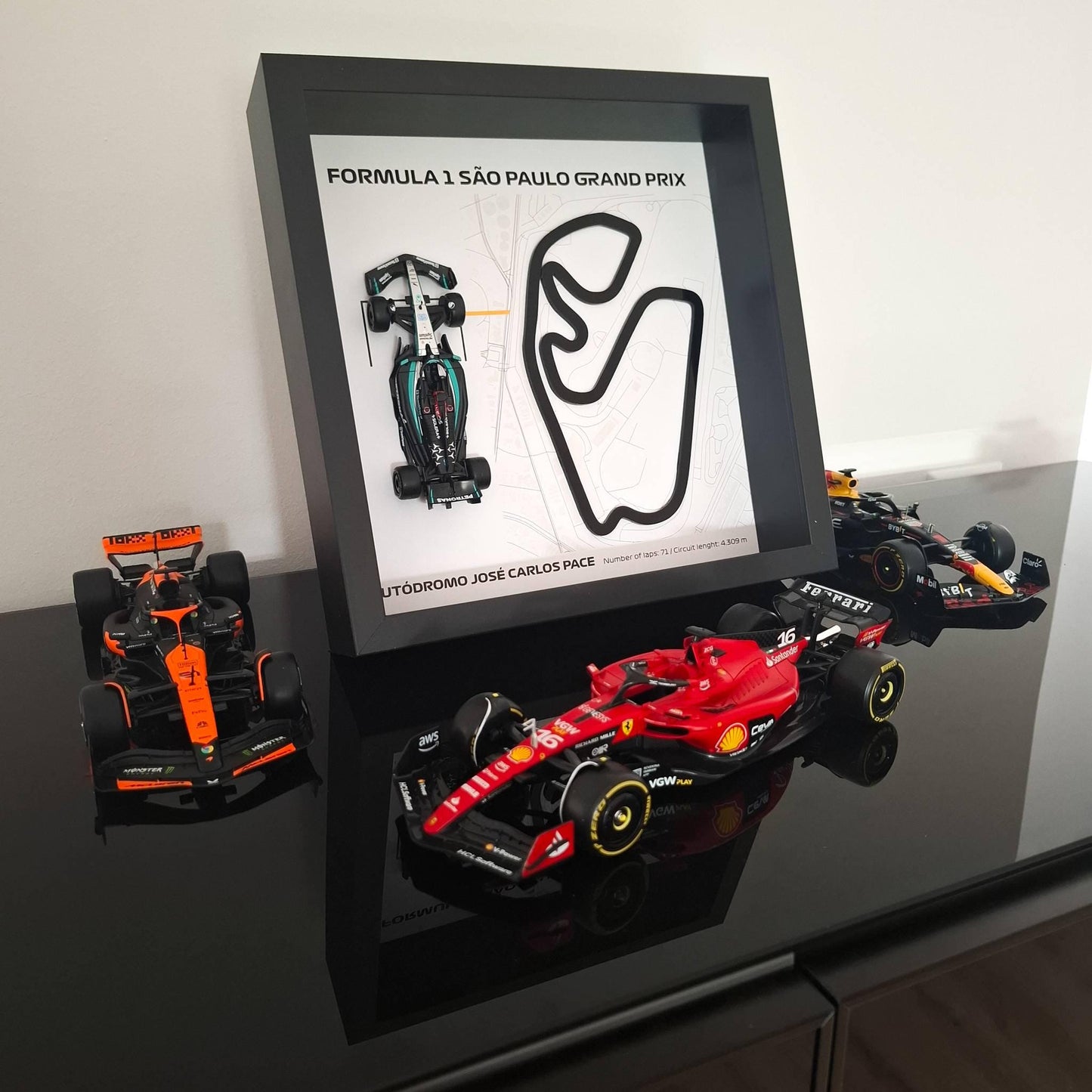 F1 Sao Paulo okvir: pleksiglas 3D staza s Formula 1 modelom