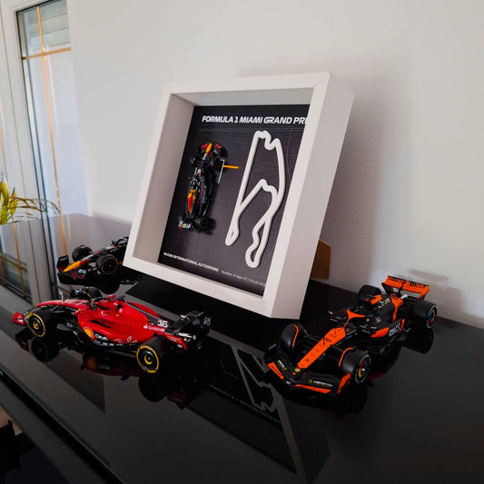 F1 Miami okvir: pleksiglas 3D staza s Formula 1 modelom