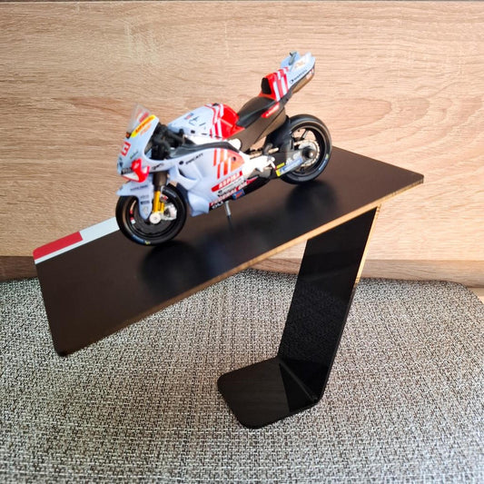 Moto GP model na stalku (1:43) - Marc Marquez #93