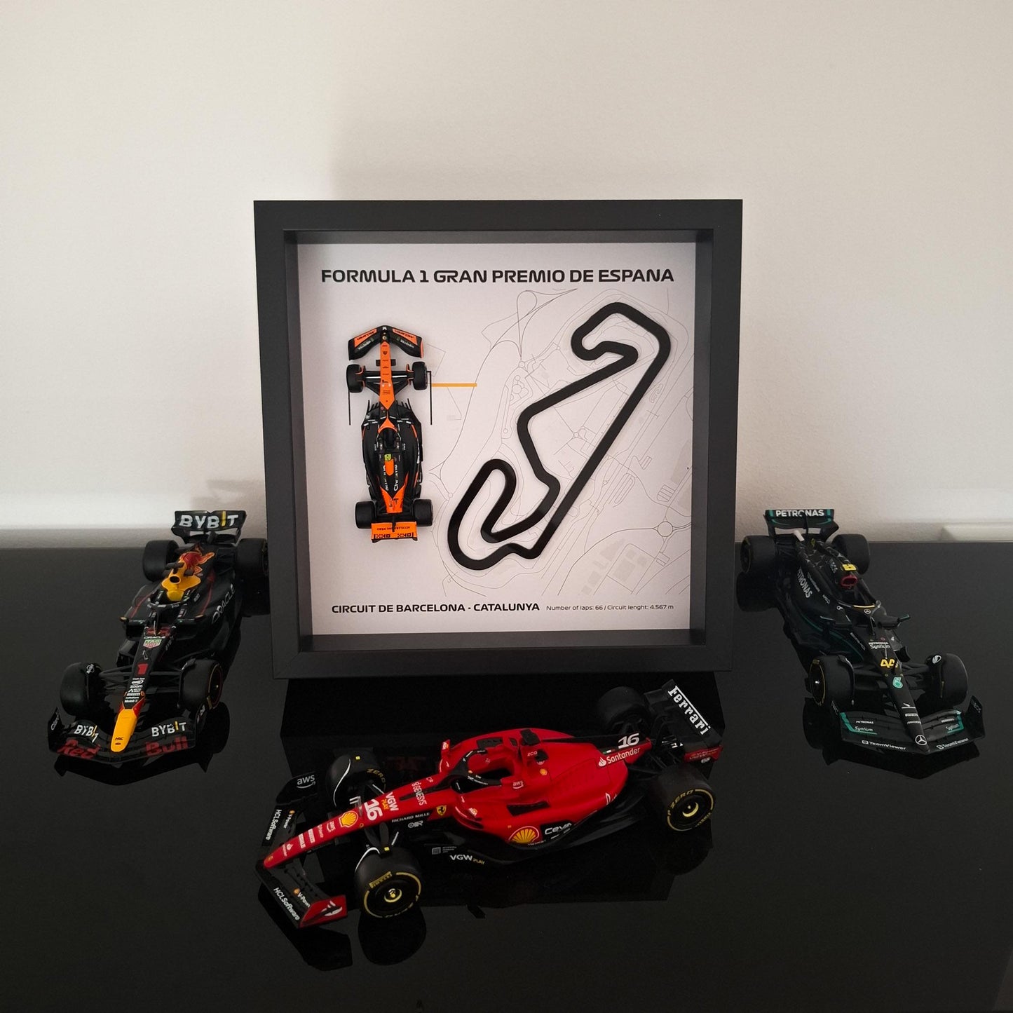F1 Barcelona - Catalunya okvir: pleksiglas 3D staza s Formula 1 modelom