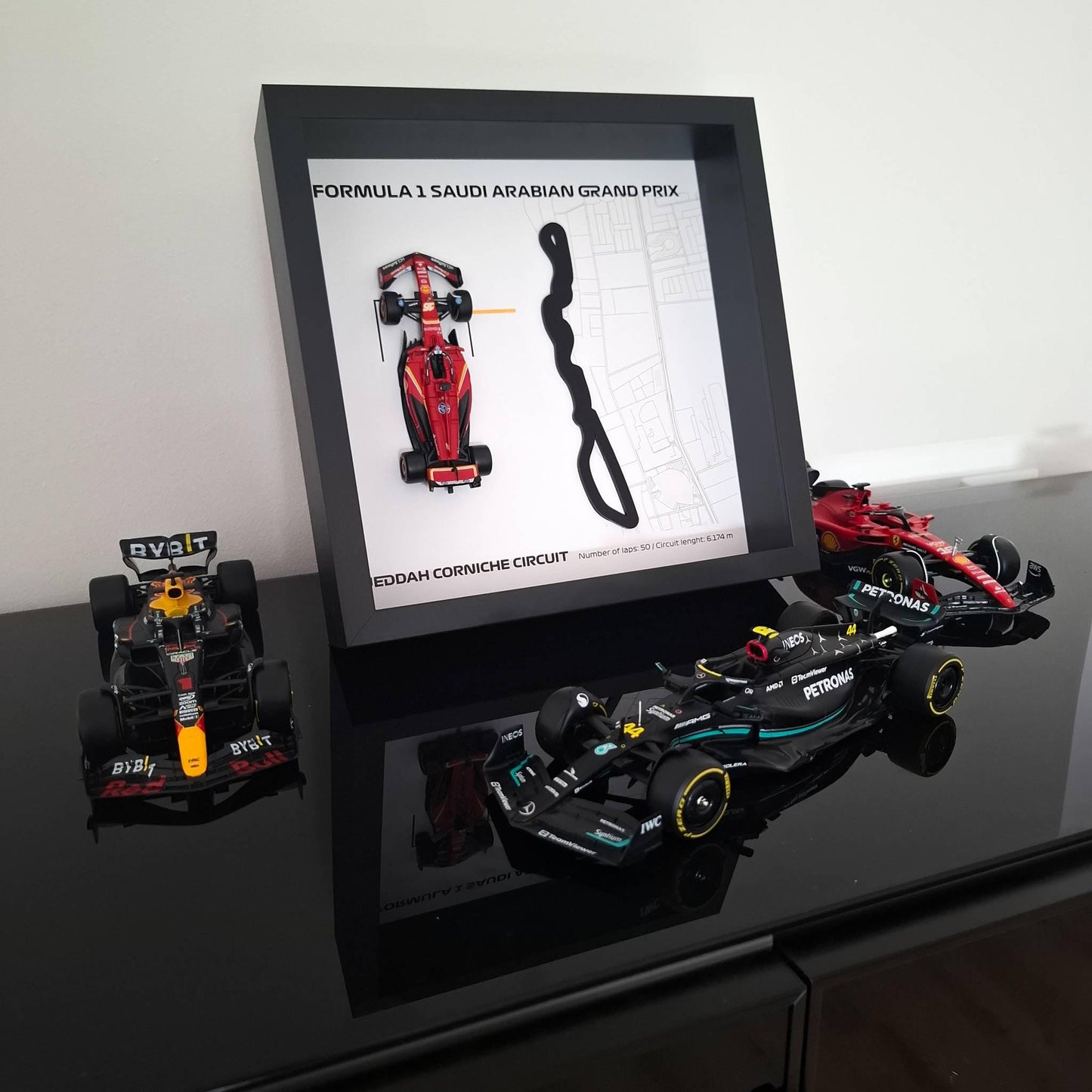 F1 Jeddah Corniche okvir: pleksiglas 3D staza s Formula 1 modelom
