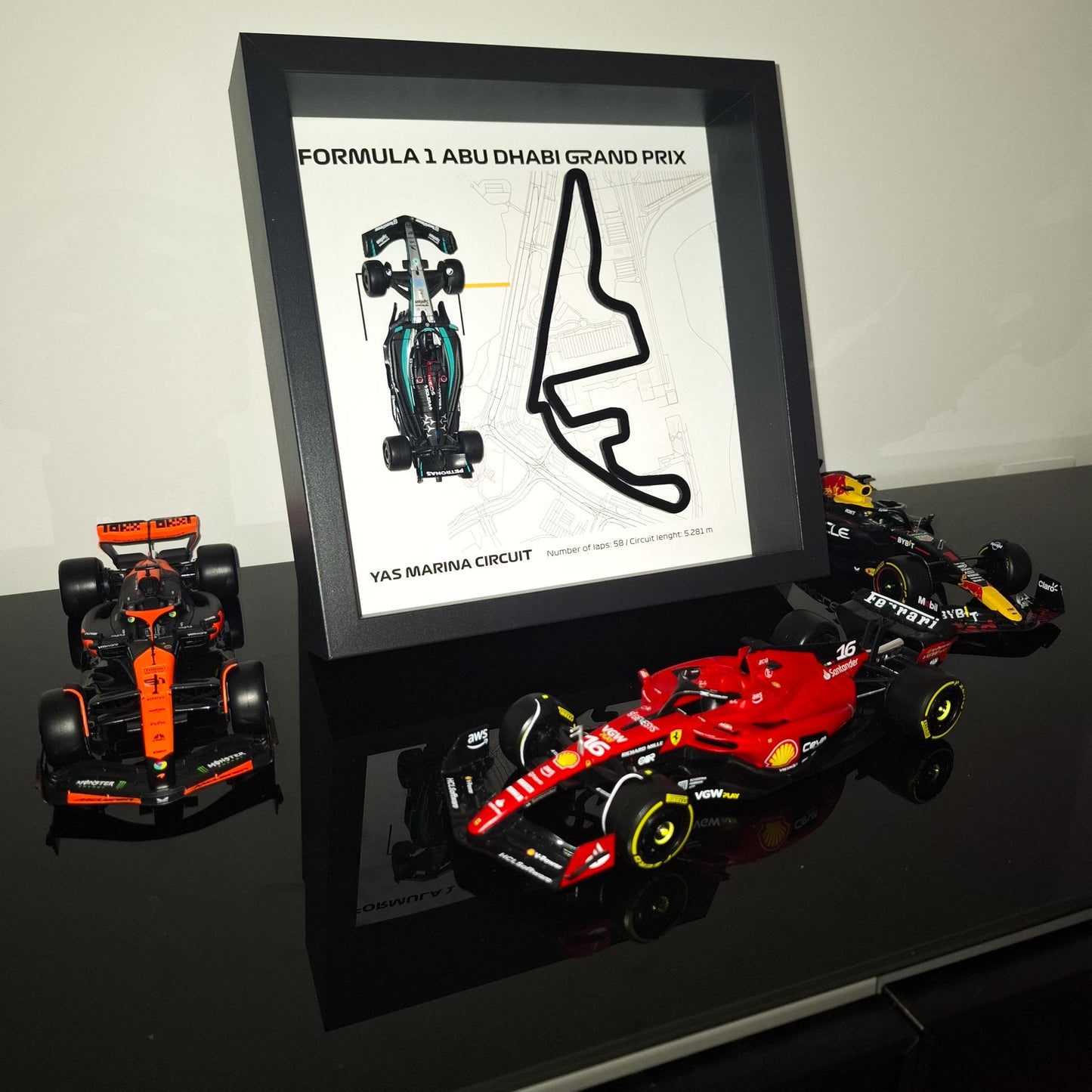 F1 Yas Marina - Abu Dhabi okvir: pleksiglas 3D staza s Formula 1 modelom