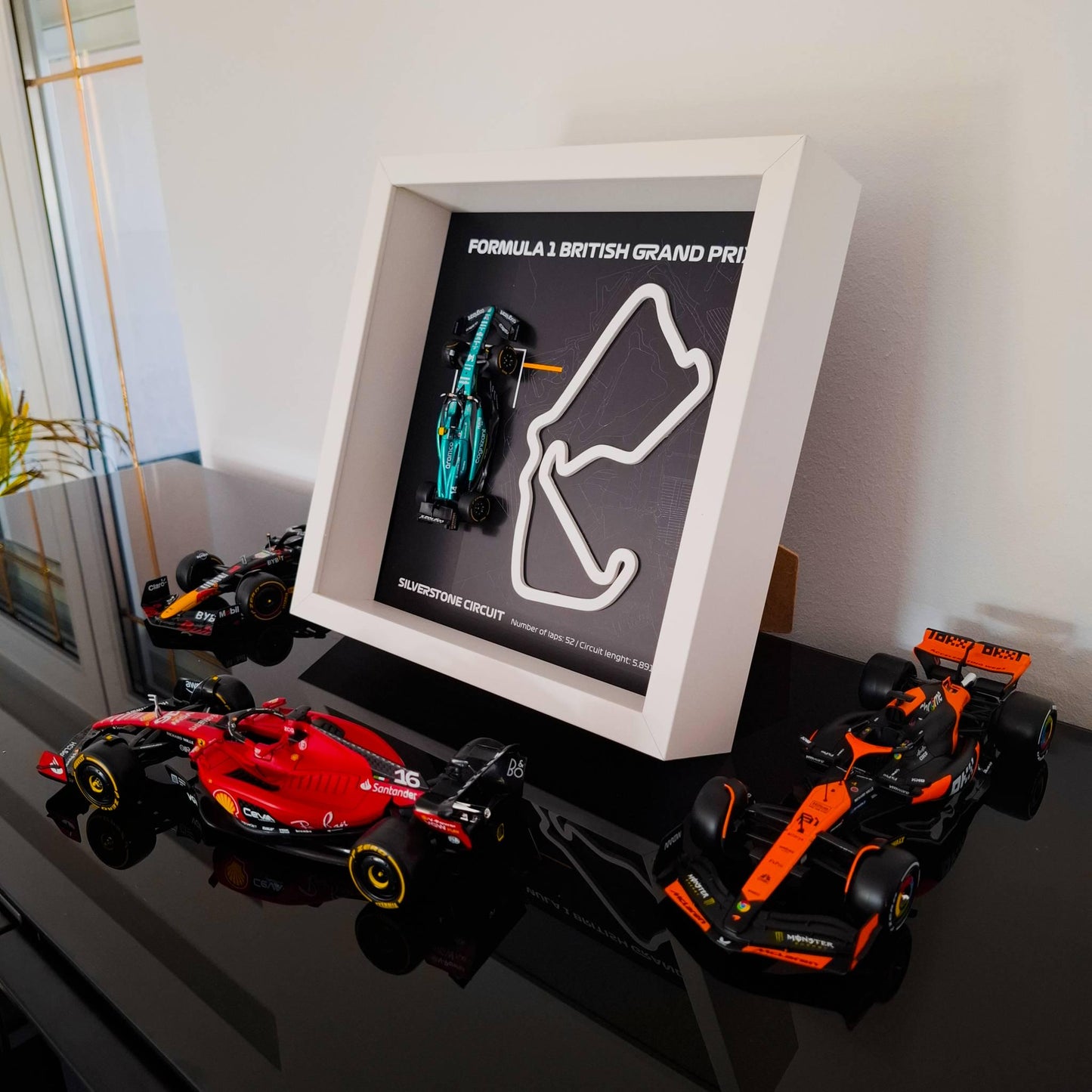 F1 Silverstone - British okvir: pleksiglas 3D staza s Formula 1 modelom