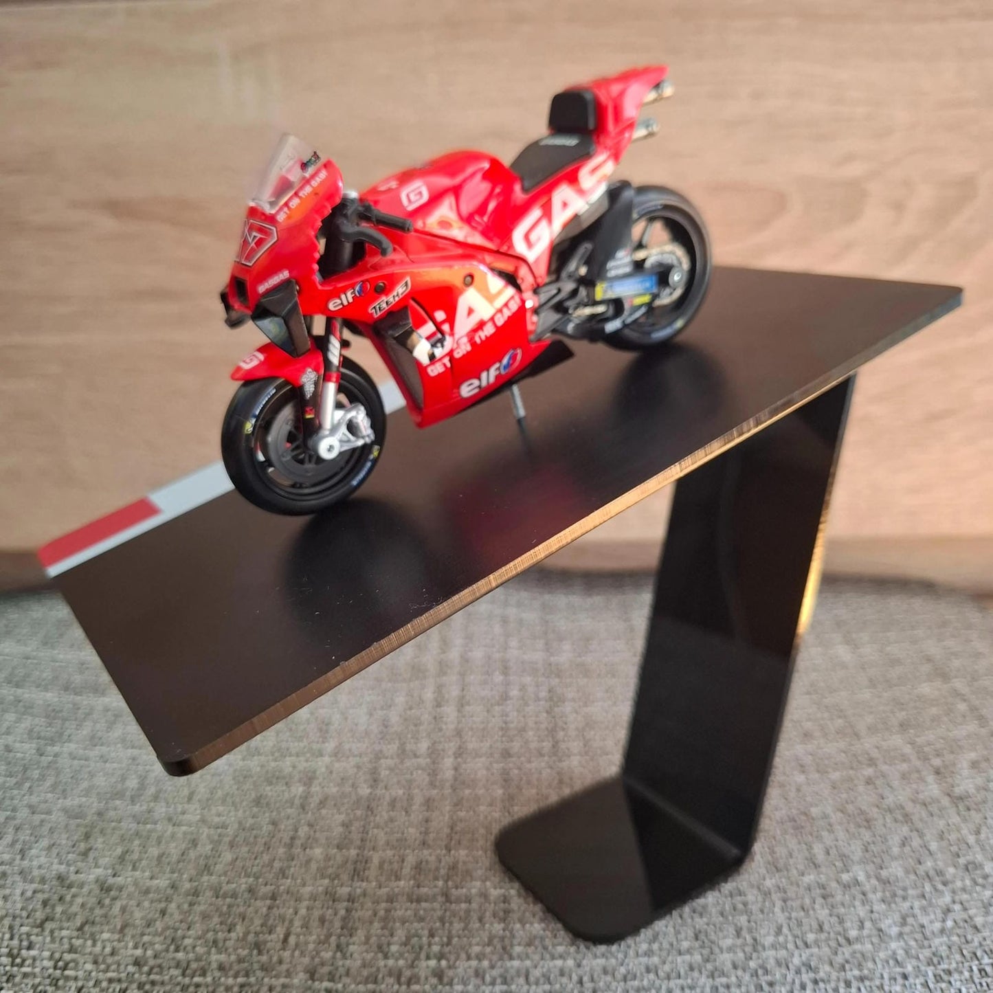 Moto GP model na stalku (1:43) - Augusto Fernandez #37