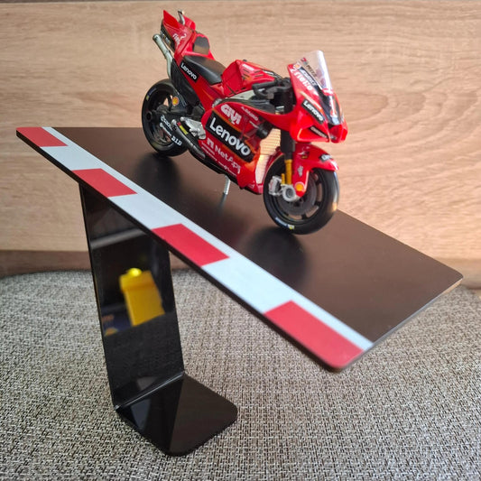 Moto GP model na stalku (1:43) - Francesco Bagnaia #1