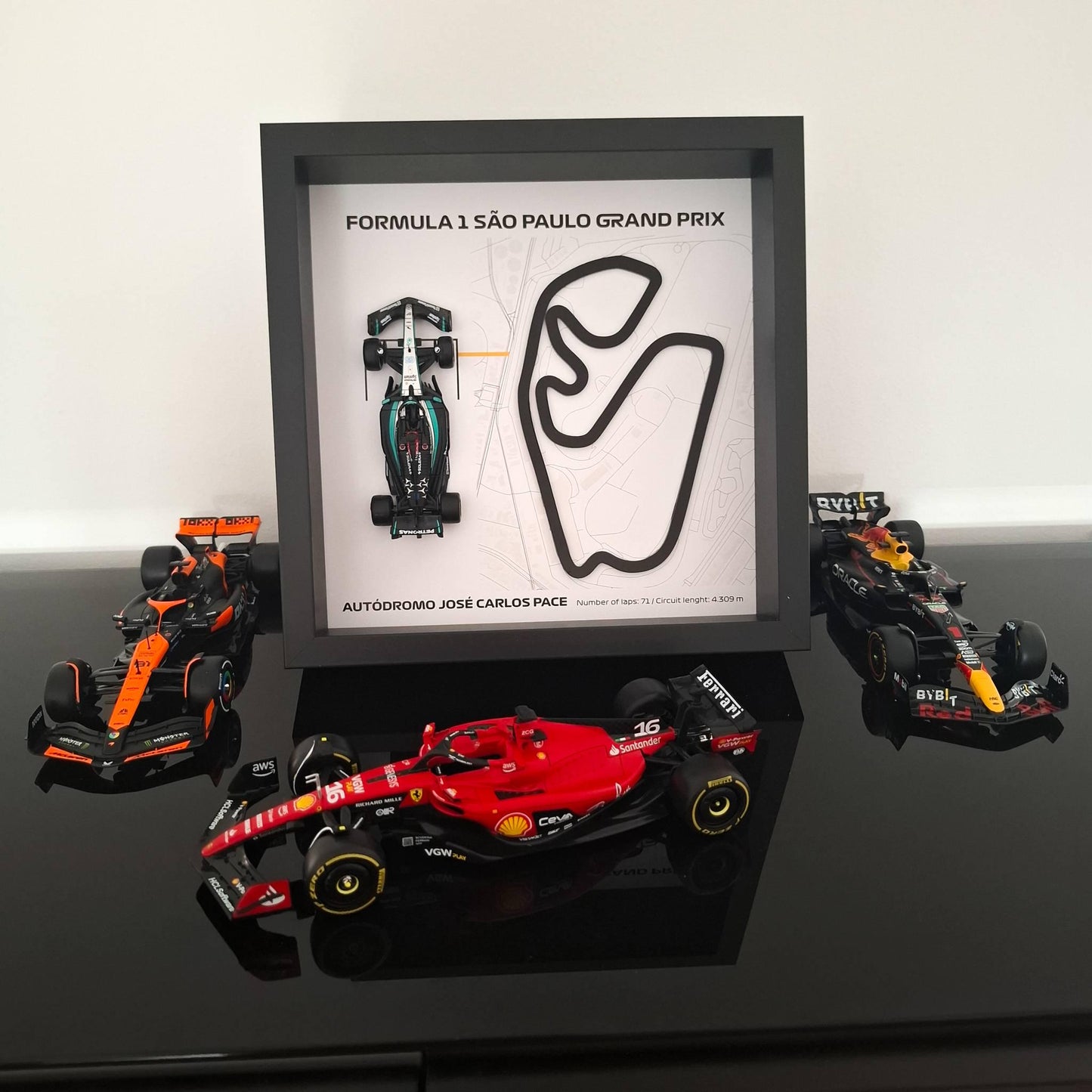 F1 Sao Paulo okvir: pleksiglas 3D staza s Formula 1 modelom