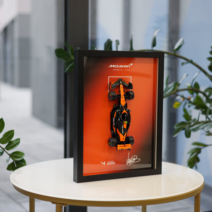 Lando Norris F1 okvir s McLaren (1:24) modelom (30x40cm)