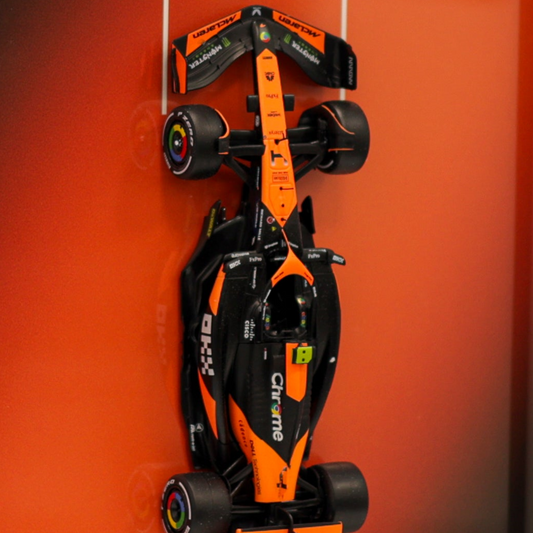 Lando Norris F1 okvir s McLaren (1:24) modelom (30x40cm)