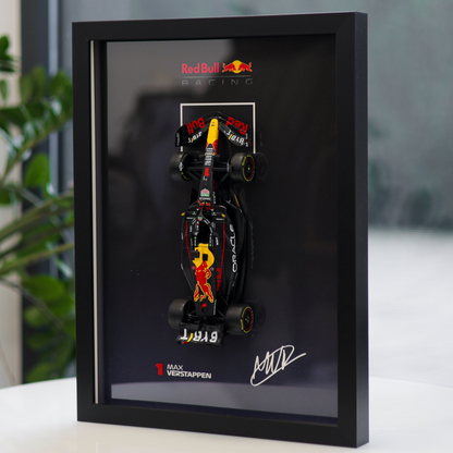 Max Verstappen F1 okvir s McLaren (1:24) modelom (30x40cm)