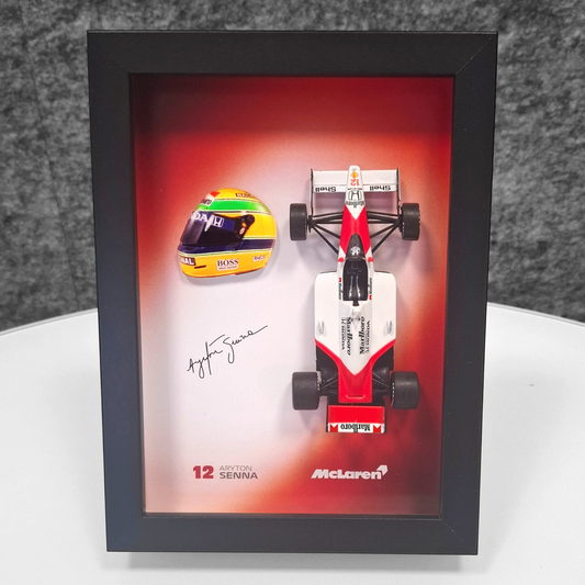 Aryton Senna #12 F1 okvir s McLaren (1:43) modelom - 3D kaciga i potpis