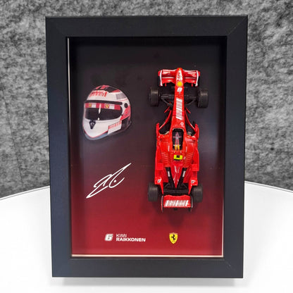 Kimi Raikkonen F1 okvir s Ferrari (1:43) modelom - 3D kaciga i potpis