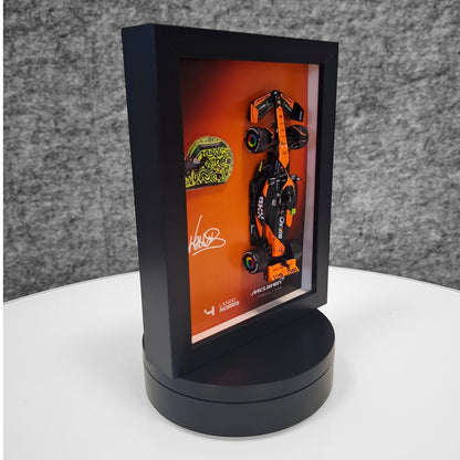 Lando Norris F1 okvir s McLaren (1:43) modelom - 3D kaciga i potpis