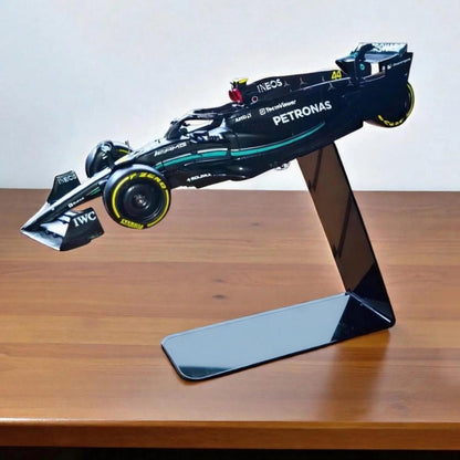 Model automobila F1 Mercedes AMG Petronas 1:24 s postoljem - Lewis Hamilton #44 - Formula 1 poklon