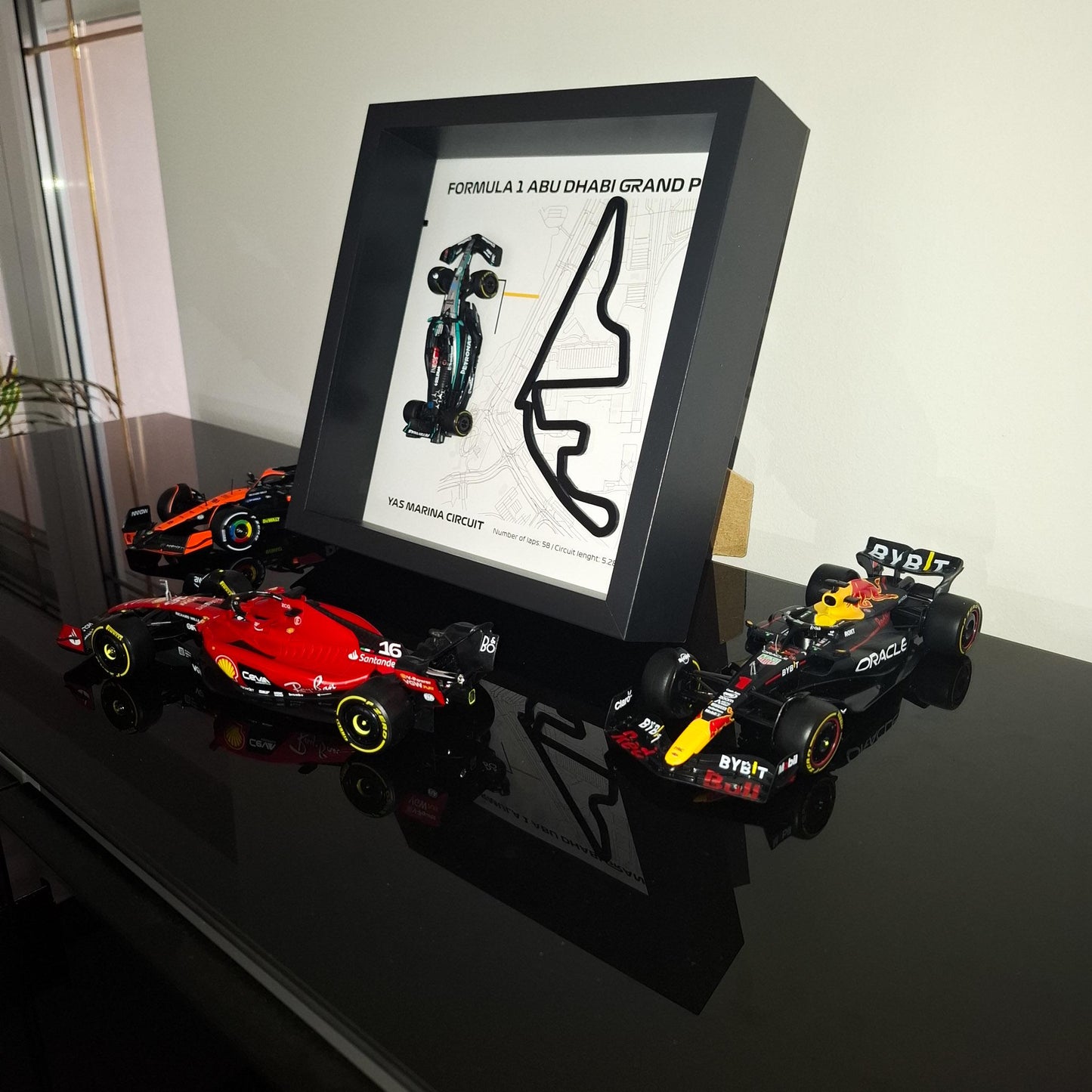 F1 Yas Marina - Abu Dhabi okvir: pleksiglas 3D staza s Formula 1 modelom