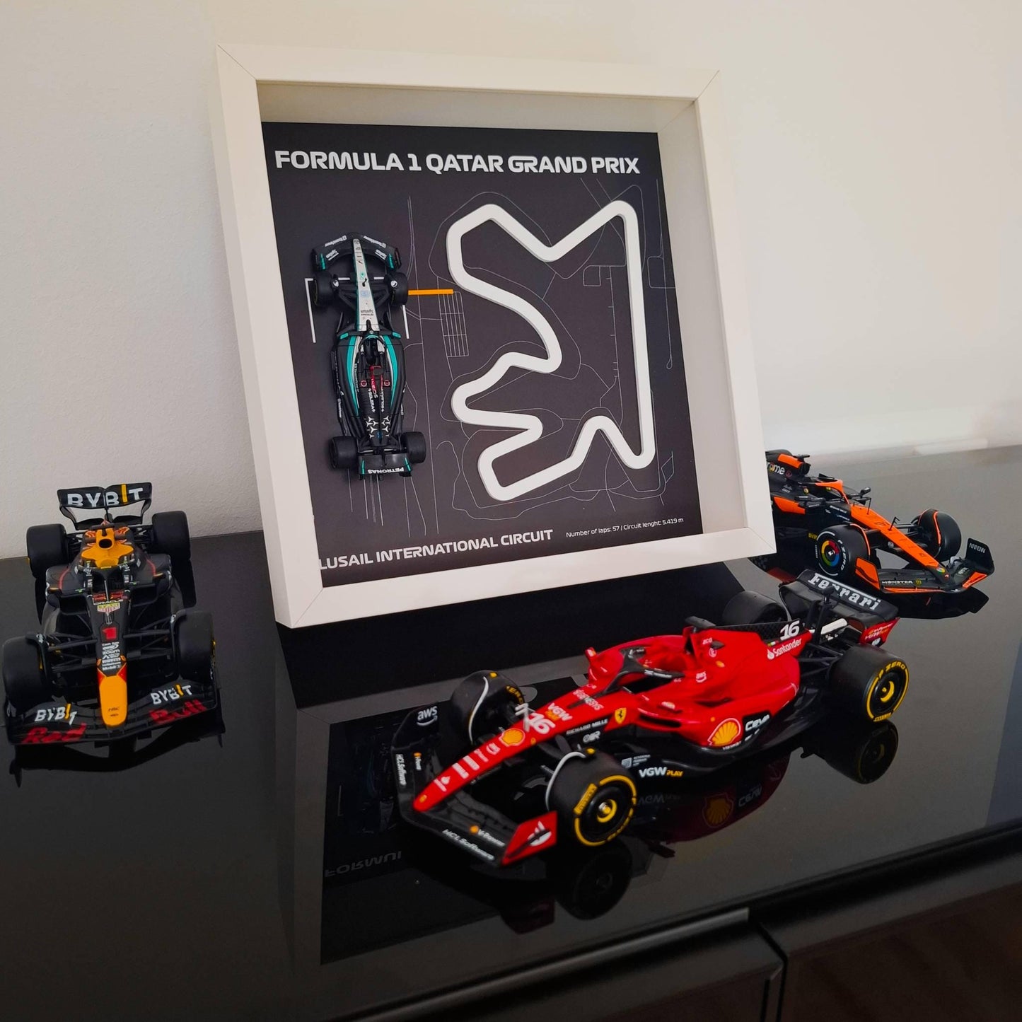 F1 Qatar - Lusail okvir: pleksiglas 3D staza s Formula 1 modelom