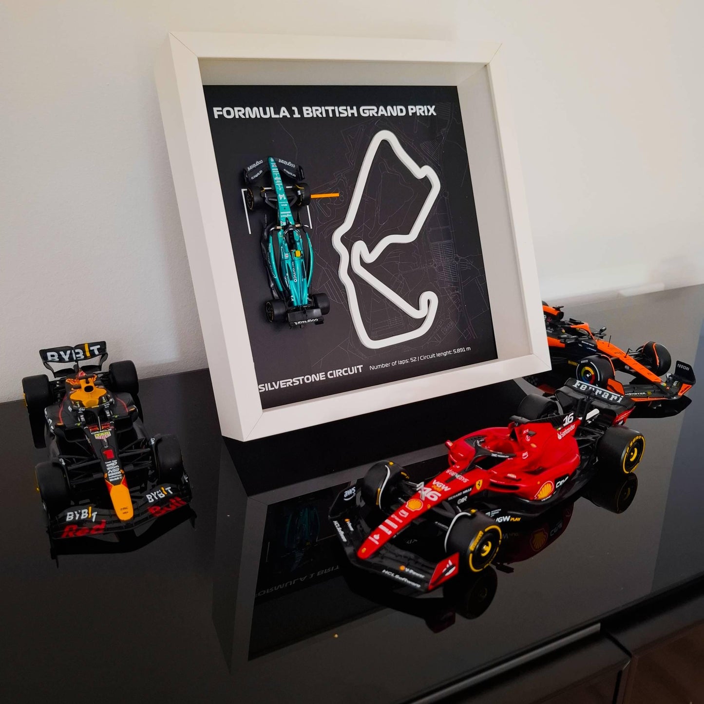 F1 Silverstone - British okvir: pleksiglas 3D staza s Formula 1 modelom