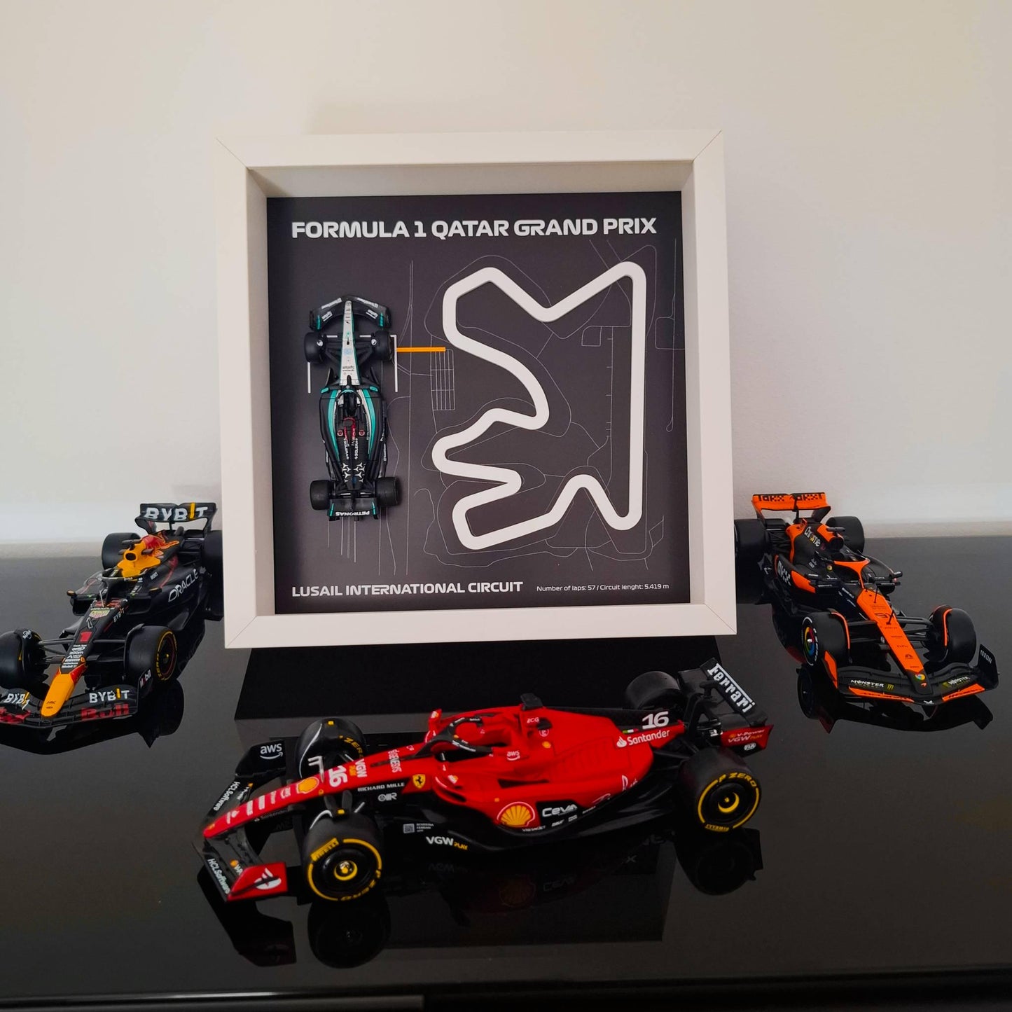 F1 Qatar - Lusail okvir: pleksiglas 3D staza s Formula 1 modelom