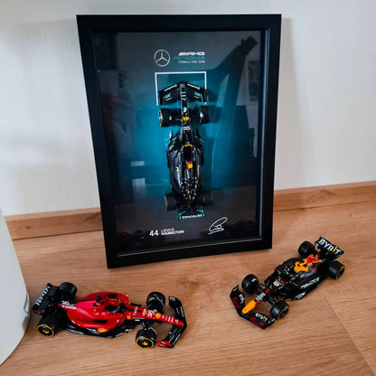 Lewis Hamilton F1 okvir s McLaren (1:24) modelom (30x40cm)