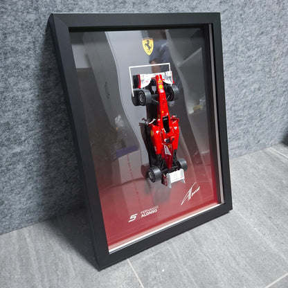 Fernando Alonso F1 Frame with Ferrari 1:24 Scale Car - Background with Name and Signature - 30x40cm Display - Formula 1 Gift