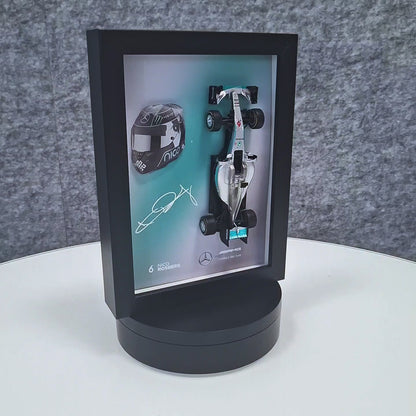 Nico Rosberg F1 okvir s AMG (1:43) modelom - 3D kaciga i potpis