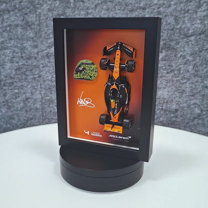 Lando Norris F1 okvir s McLaren (1:43) modelom - 3D kaciga i potpis